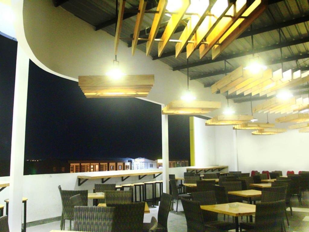Dragon Inn Kendari Exterior foto