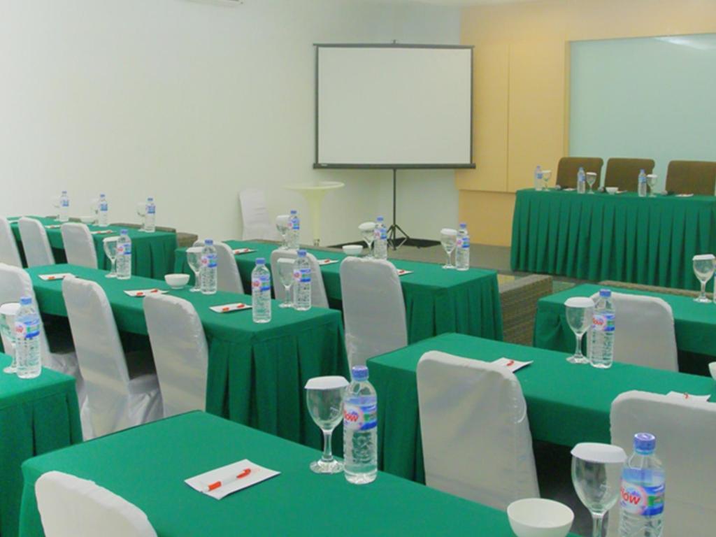 Dragon Inn Kendari Exterior foto