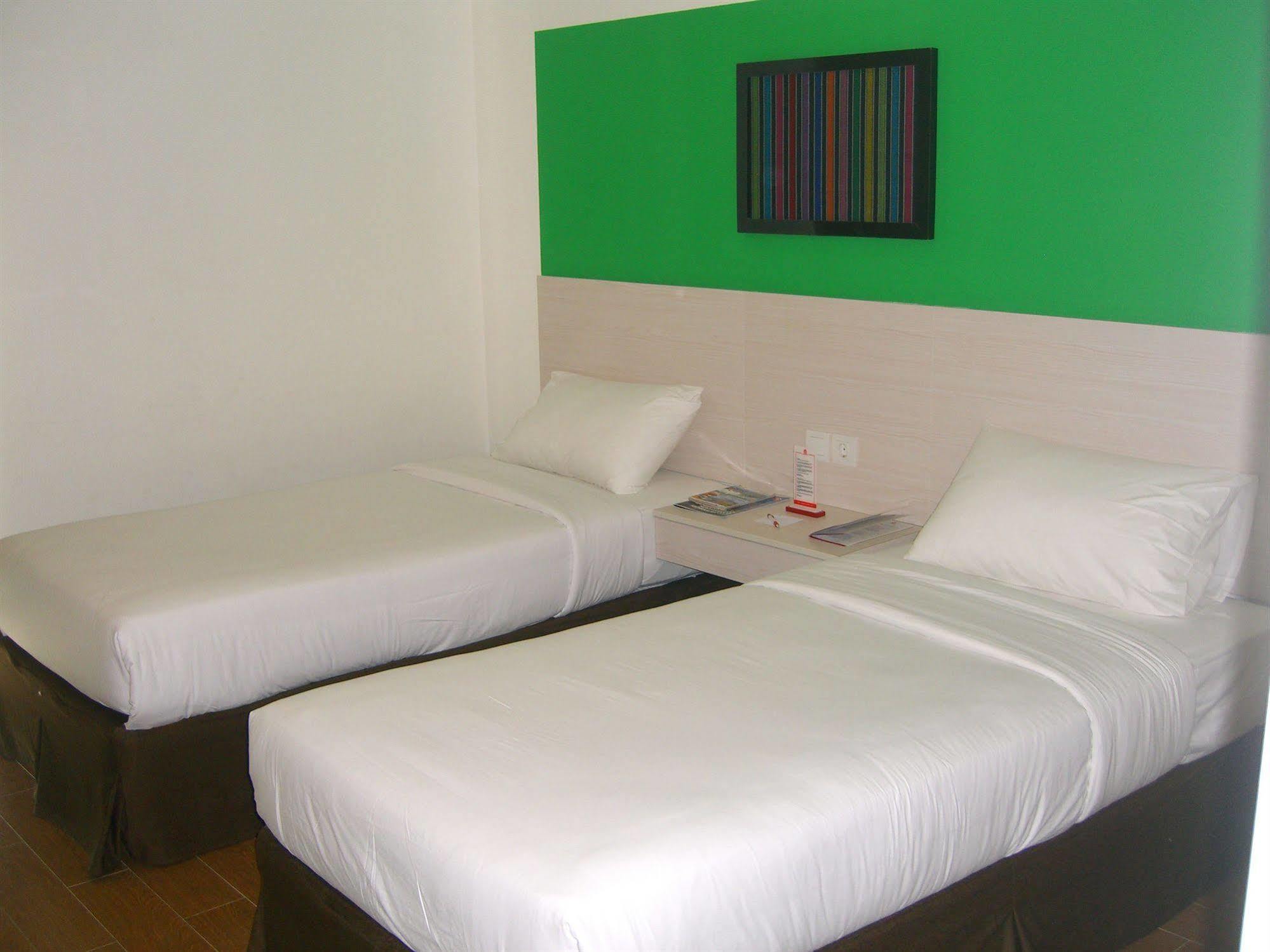 Dragon Inn Kendari Exterior foto