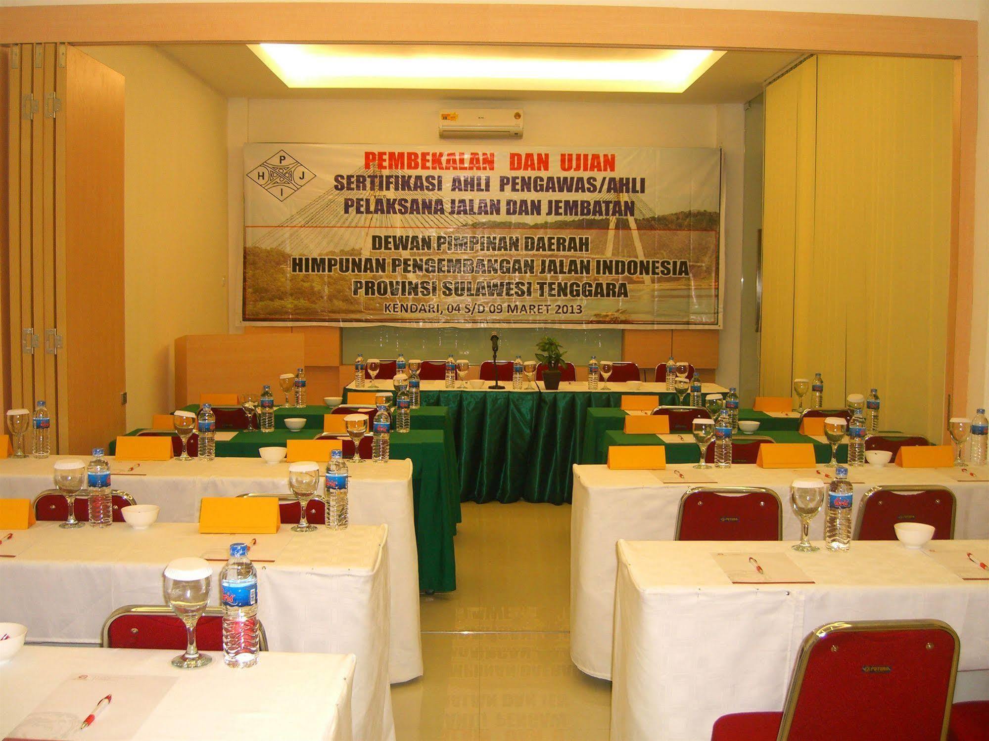 Dragon Inn Kendari Exterior foto